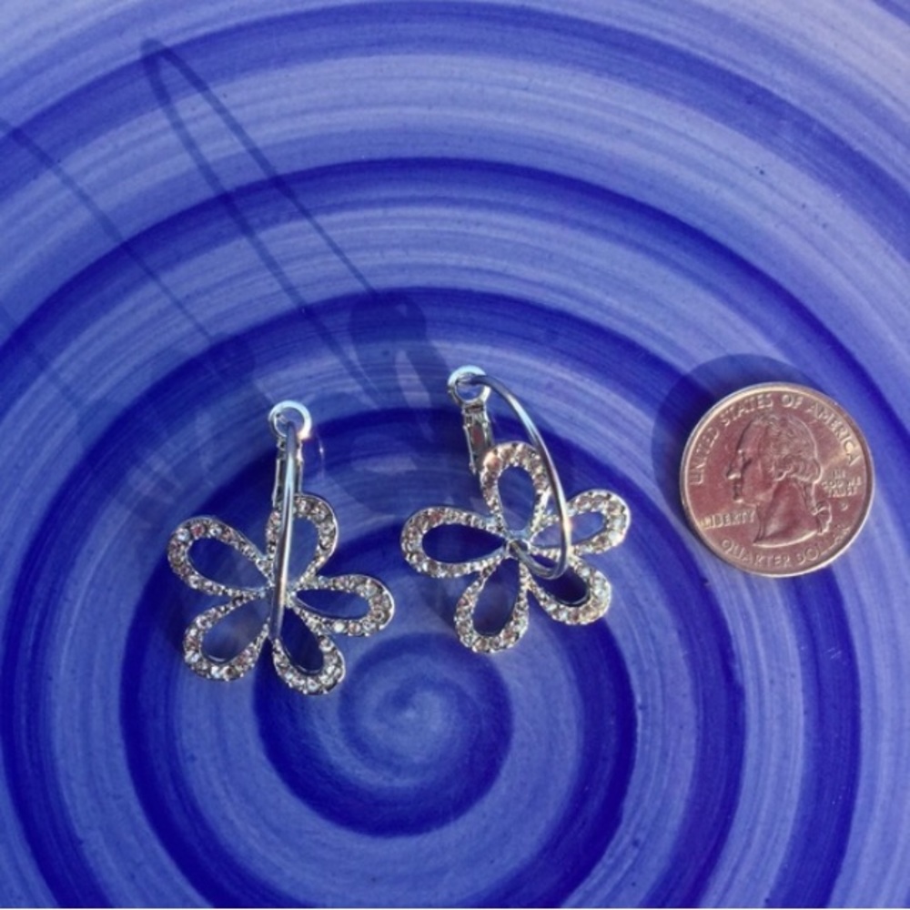 ❤️HOST PICK❤️Slider Flower Rhinestone Earrings🌷 - Picture 3 of 4